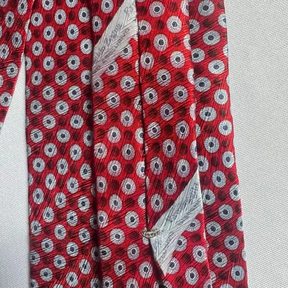 Ermenegildo Zegna Men’s 100% Silk Italian Tie Red Geometric Dot Classic Luxury - Picture 8 of 9
